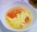 トマトと卵のコンソメスープ